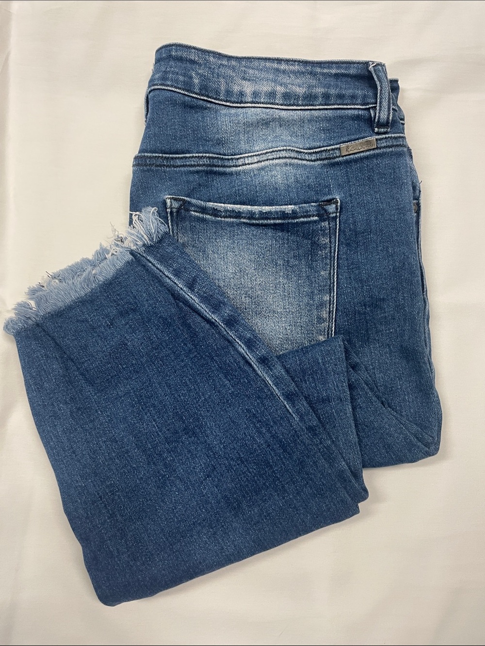 KanCan Medium Blue Frayed Hem Cropped Jeans - Picture 1 of 4